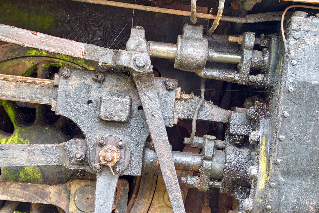 HDR urbex trein train chemin de fer Junkyard urban graffiti oldtimer junk decay vervallen abandoned abondonne vandalisme